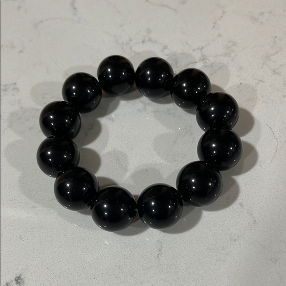 Elegant Black Beaded Bracelet - Picture 2 of 6